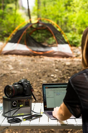 Zestaw solarny Yeti 200X Lithium EU universal – panel Boulder 50W i stacja ładowania