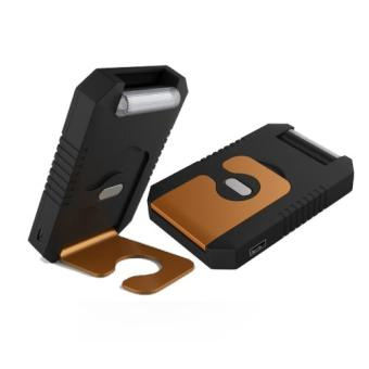 Xtorm Magma – ładowarka solarna z wbudowaną lampką LED