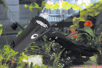 Wodoszczelna latarka na dynamo LED Shark z ładowarką telefonów