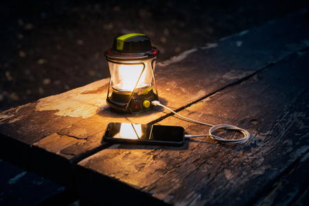 Lighthouse 600 - lampka stojąco-wisząca dynamo i powerbank